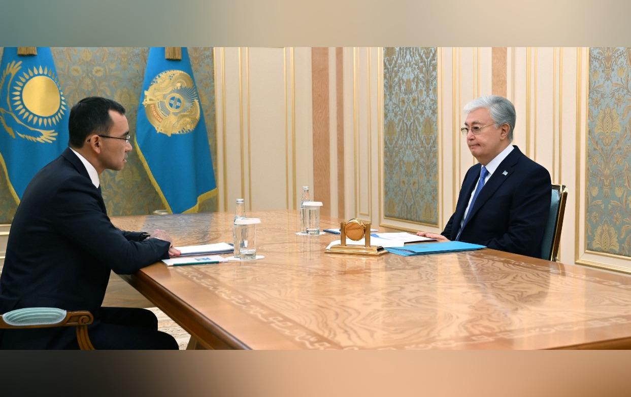 Maulen Ashimbayev reported to the president on the Senate's activities.